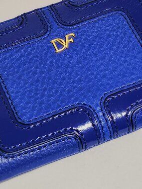 Diane Von Furstenberg DVF Blue Leather Wallet Tri-Compartment Zip Basics Preppy